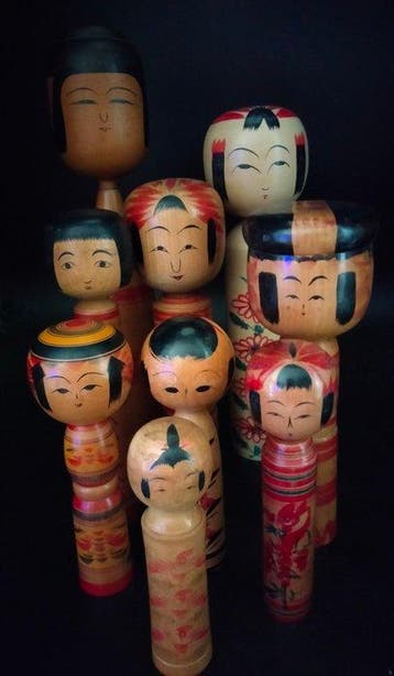 Beeldje (9) - Negen traditionele kokeshi in verschillende