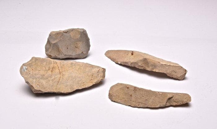 Neolithisch Vuursteen Groot lot met 4 neolithische, Antiek en Kunst, Antiek | Overige Antiek