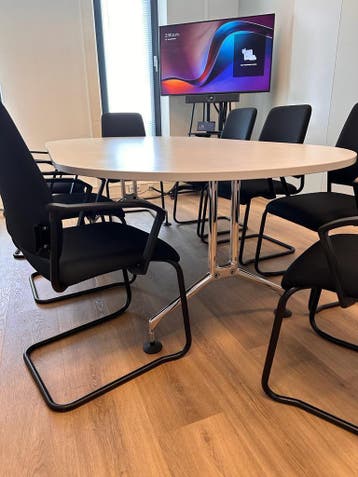 Vitra Vergadertafel - Configureer Naar Keuze - Nieuw blad, Huis en Inrichting, Bureaus, Verzenden, In hoogte verstelbaar, Zo goed als nieuw