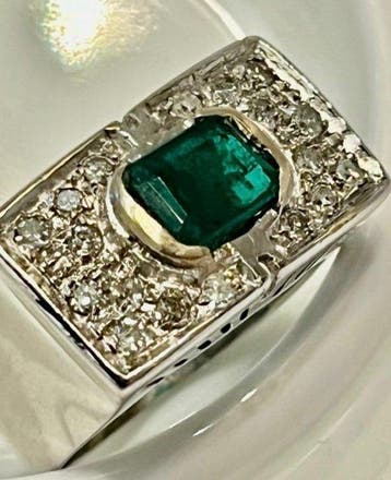 Statement ring - 18 karaat Witgoud - 1.15ct. tw. Smaragd -