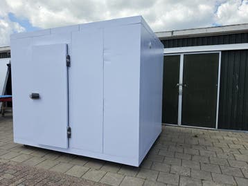 Vriescel 270 x 210 x 220 cm Licht beschadigd, Nieuw in verpakking, Koelen en Vriezen