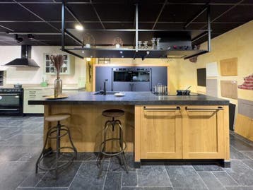 Showr keuken, nature split oak, graniet blad, incl apparaten, Bruin, Overige typen, Met kookeiland, Graniet of Steen