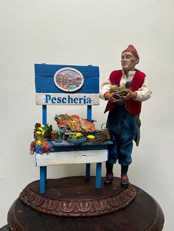 sculptuur, Pescivendolo napoletano - 38 cm - Hout, Klei,, Antiek en Kunst