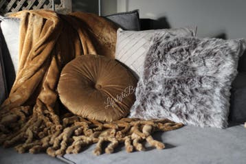 Bont kussen Alaska sand taupe 45 cm, Huis en Inrichting, Woonaccessoires | Kussens, Ophalen of Verzenden, Nieuw