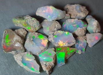 55,5 ct - Topkleuren - Natuurlijke Opalen Ruw- 11.1 g