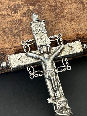 Zilverkleurig metaal - Hanger - Devotiekruis