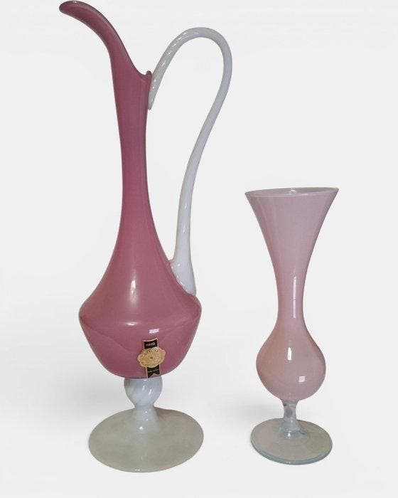 Vaas - Opaline glas - Waterkan (39 cm) / soliflore-vaas, Antiek en Kunst, Curiosa en Brocante