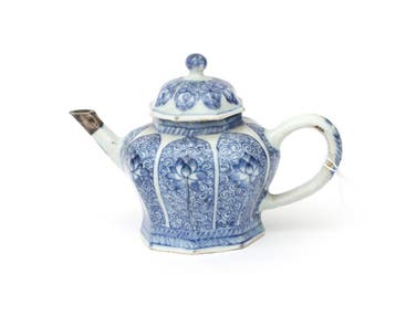 Een blauw porseleinen trekpotje, Kangxi/Qianlong, 18e eeuw