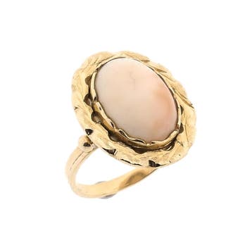 Gouden ring gezet met angel skin koraal, Gebruikt, Ophalen of Verzenden, Kleiner dan 17, Met edelsteen