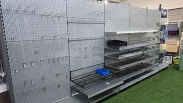 Online veiling: Winkelstelling met perforatiepanelen,