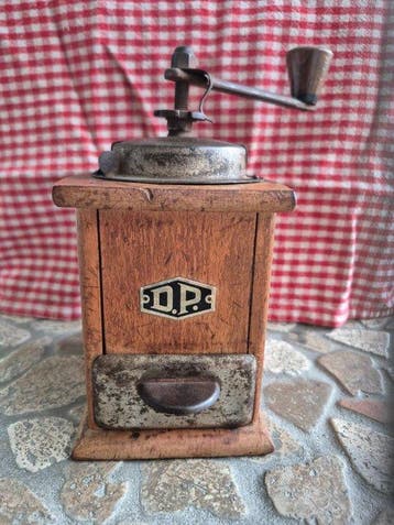 D.P. - Koffiemolen - Onbekend - Hout, Metaal, Antiek en Kunst, Antiek | Keukenbenodigdheden