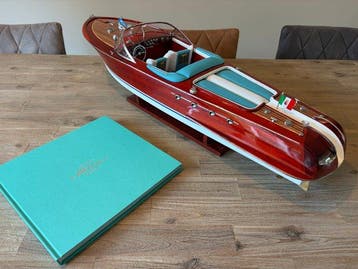 1:10 - Modelschip (2) - Zeldzame combinatie: Riva Aquarama, Nieuw