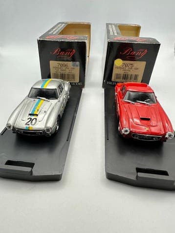 Bang 1:43 - Model raceauto (2) - Ferrari 250 SWB - #20 Le, Nieuw