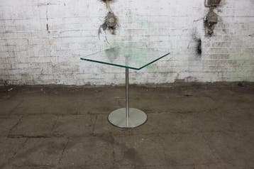 Vierkante bijzettafel glas 45x45 RVS voet compact, Verzenden, Gebruikt, Tafel