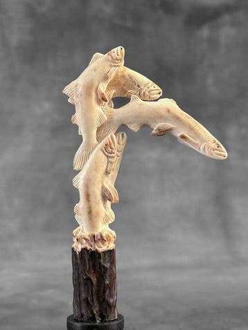 Snijwerk, NO RESERVE PRICE - Stunning salmons carving from a