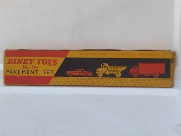Dinky Toys 1:32 - Modelauto (30) - Dinky Toys Original Issue, Nieuw