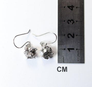 2 x oorhangers meteoriet Campo del Cielo / nieuw 925., Verzamelen