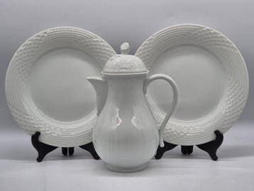 Harnas - Hutschenreuther – Theepot en bord – wit porselein –, Antiek en Kunst