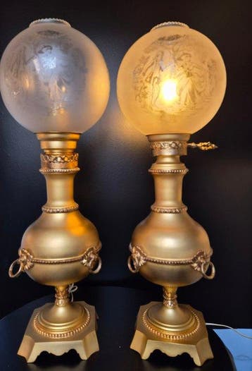 Tafellamp (2) - Een set tafellampen in Napoleon III-stijl,