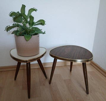 Bijzettafel - Hout - Twee vintage bloementafels - jaren 1950