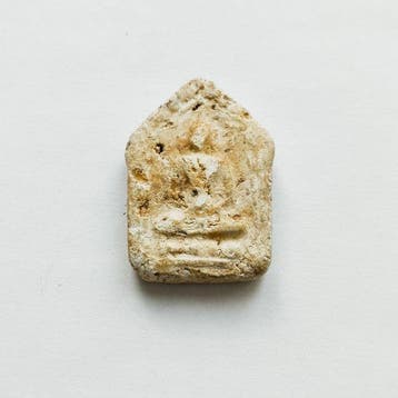 Oud-Indochinese Clay XS Zittende Boeddha Kraal Talisman