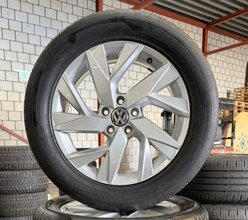 Jong gebruikte originele 18 inch VW Tiguan velgenset, 18 inch, Banden en Velgen, Nieuw, 235 mm
