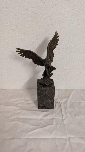 Figuur - Adler - Brons, Marmer