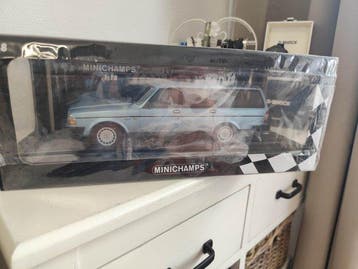 Minichamps 1:18 - Modelauto - Volvo 240 GL Break, Nieuw