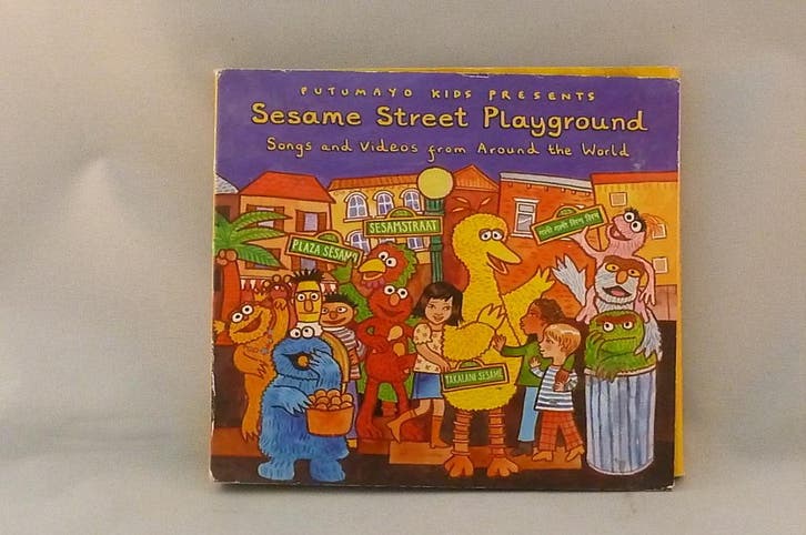 Sesame Street Playground - putumayo (CD + DVD), Cd's en Dvd's, Cd's | Kinderen en Jeugd, Zo goed als nieuw, Ophalen of Verzenden