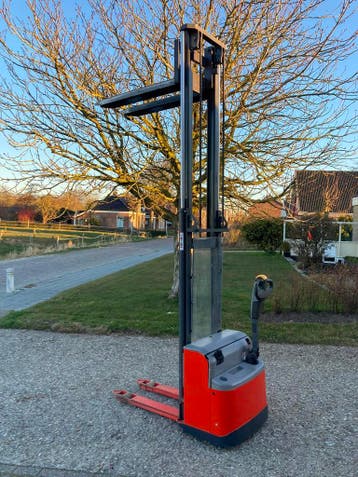 Atlet stapelaar 1250kg 3.29 meter hefhoogte, Verzenden, Gebruikt