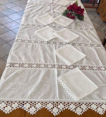 Fiandra - Rifinito in pizzo tombolo e uncinetto. -
