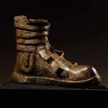 Oud-Romeins Levensgrootte van een bronzen Caliga-laars., Verzamelen