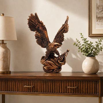 sculptuur, Bronze-Toned Eagle Sculpture with Raised, Antiek en Kunst, Curiosa en Brocante