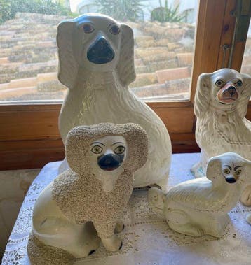 Figuur - Seated poodle figure (4) - Porselein