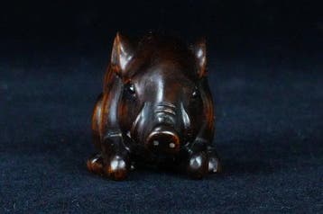 Absolute veiling – Gesigneerde Yoshikawa netsuke van