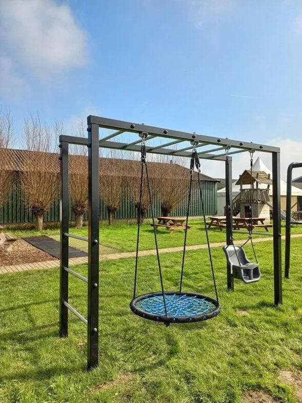 PlayBridge speeltoestel metaal galv of pc apenbrug schommel, Kinderen en Baby's, Speelgoed | Buiten | Speeltoestellen, Nieuw, Klimwand