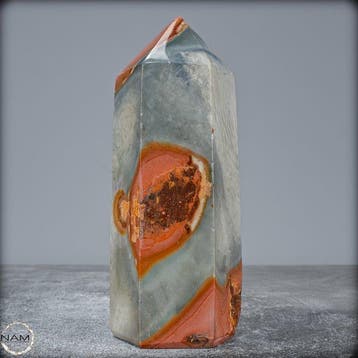 Zeldzame Meerkleurige Jaspis Obelisk- 677.76 g