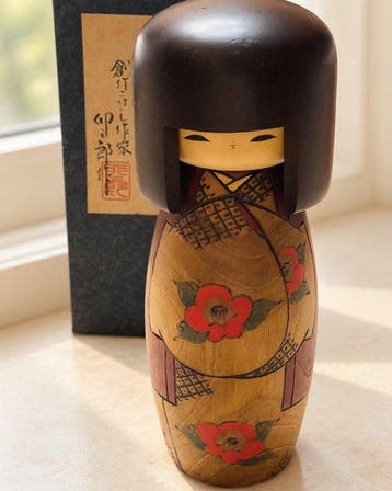 Creatieve kokeshi Winter Camellia - Hout - Usaburo - Japan
