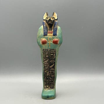 Replica van het oude Egyptische Standbeeld van Bastet, de