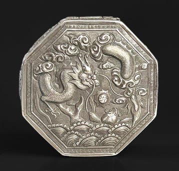 Een Chinese antieke zilveren doos, gemerkt - China - Qing, Antiek en Kunst