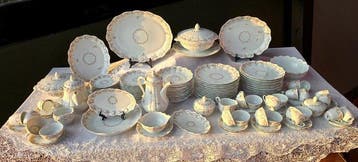 A. Giraud & Cie - Limoges - Tafelservies (125) - Marly -