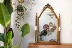 Spiegel- in boogvorm met kolomdecoraties en inzetten van