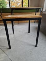 Tafel 80x80 cm, houten blad, metaal onderstel, gebruikt -, Ophalen of Verzenden, Gebruikt