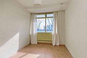 Te Huur 4 Kamer Appartement Volendamlaan In Den Haag, Huizen en Kamers, Huizen te huur, Den Haag, Den Haag, Direct bij eigenaar