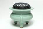 Wierookbrander - Celadon-wierookbrander met driepotige poten