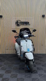 Vespa Sprint | Chalk grey & Blue Edition | Full option, Maximaal 45 km/u, Nieuw, Vespa S, Ophalen of Verzenden