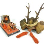 Samuraihelm (Yamanaka Shikanosuke) & Gissha – door ossen