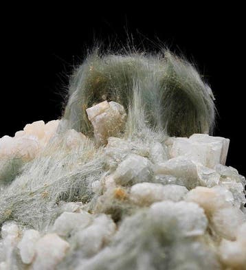 ALPINO, BISSOLITE GROEN FIBROSA met ALBITE, Italië