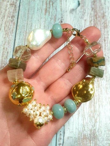 Natuurlijke halfedelstenen, witte schelpparels - Armband
