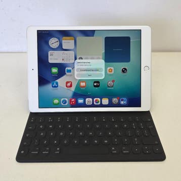 Apple iPad (2020) Wi-Fi 32GB Grijs incl. Smart Keyboard, Computers en Software, Apple iPads, Ophalen of Verzenden, Nieuw